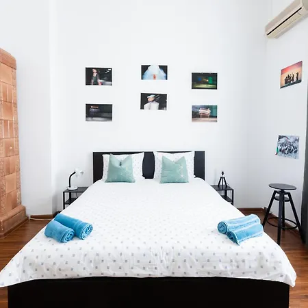 Escape In Photos In Centre *