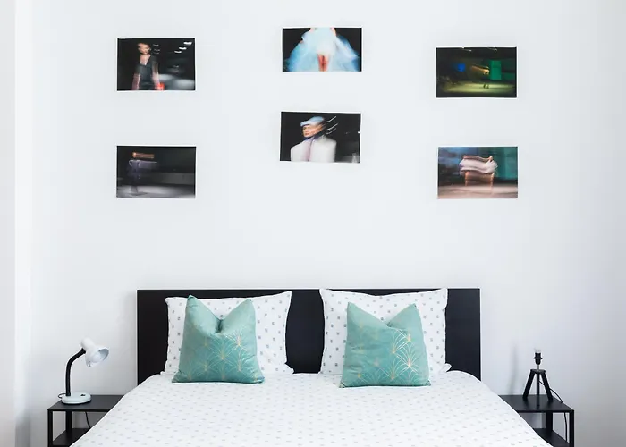 Escape In Photos In Centre *